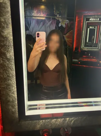 Claudia, 18