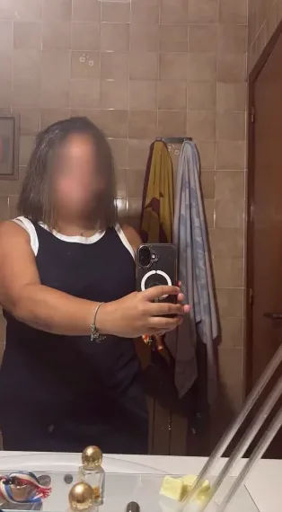 Emina, 22