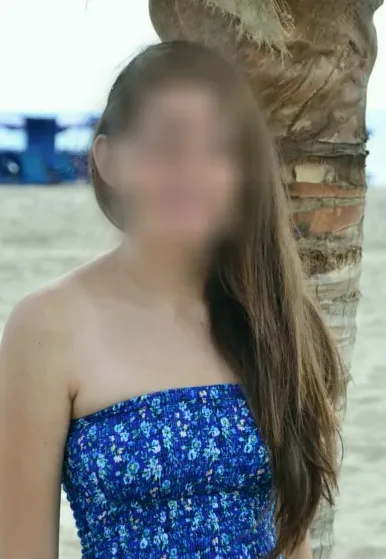 Manuela, 28