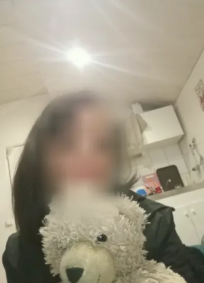 Mirela, 37