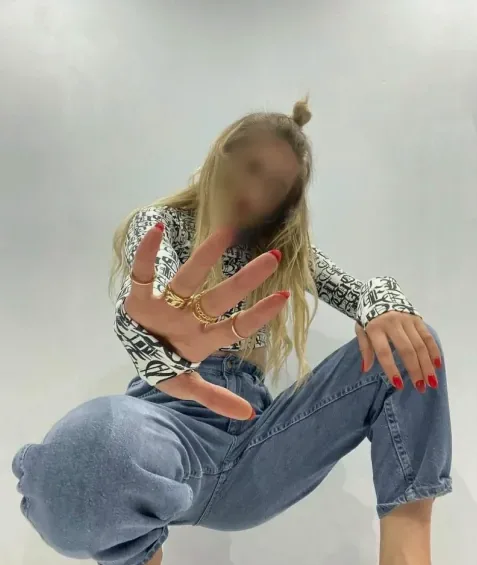 Sanja, 35